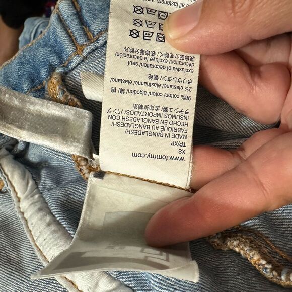 Tommy Hilfiger Cropped Jean Jacket Size XS Light Wash - Picture 10 of 12